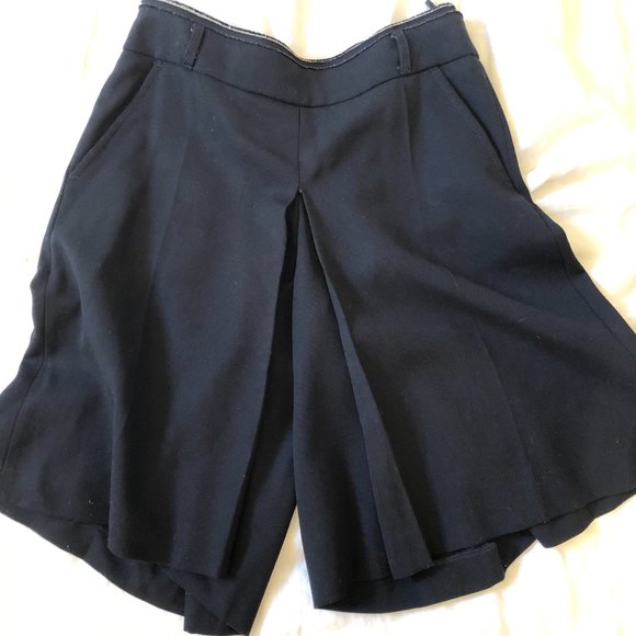 Pleated wool shorts - Picture 2 of 6